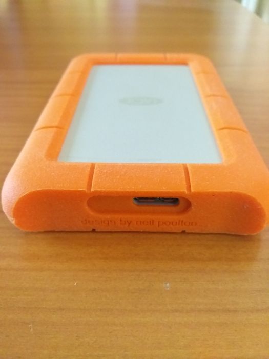 Vând hard disk extern LaCie de 2 TB