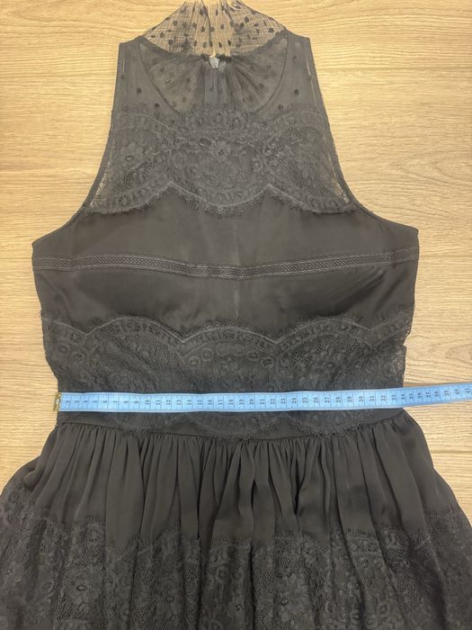 Черна рокля с дантела и сатен