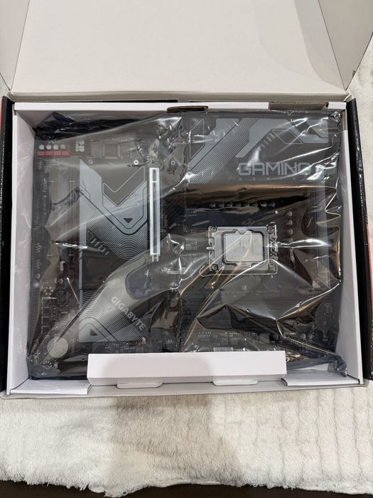 Intel I9-13900kf + Placa de baza Gigabyte z790