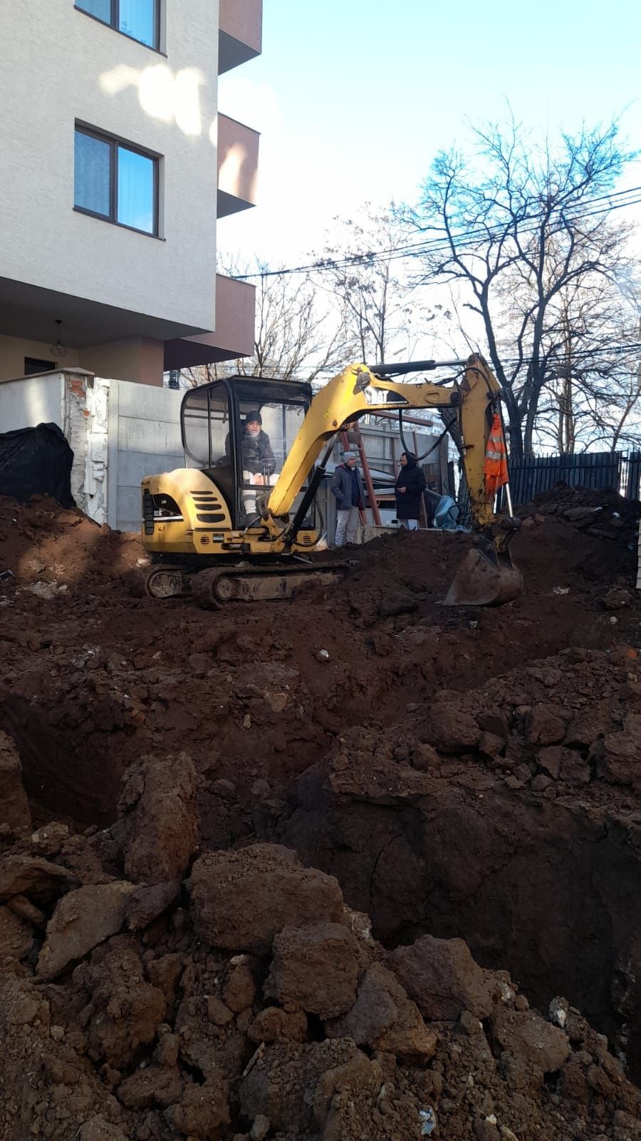 Miniexcavator de inchiriat