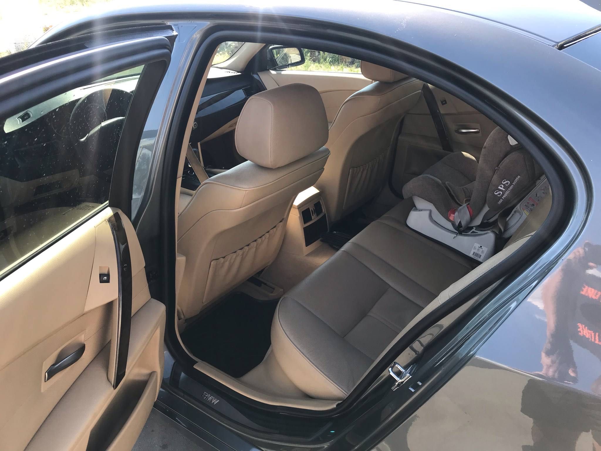 BMW 535 - тъмно сив цвят .