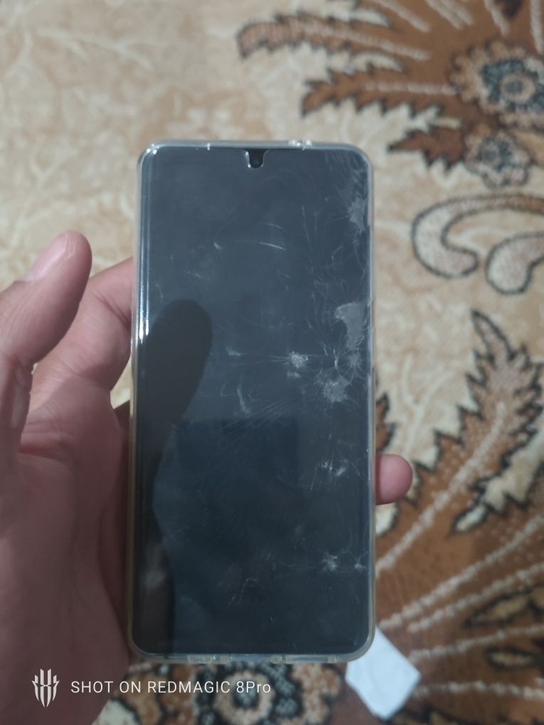 Samsung s20 има само лако забелешки