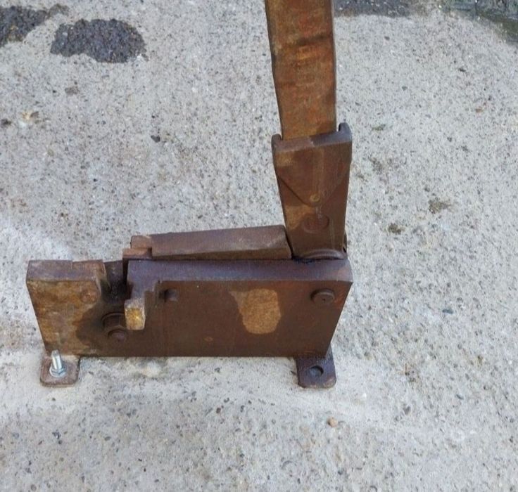 Ghilotina taiat fier