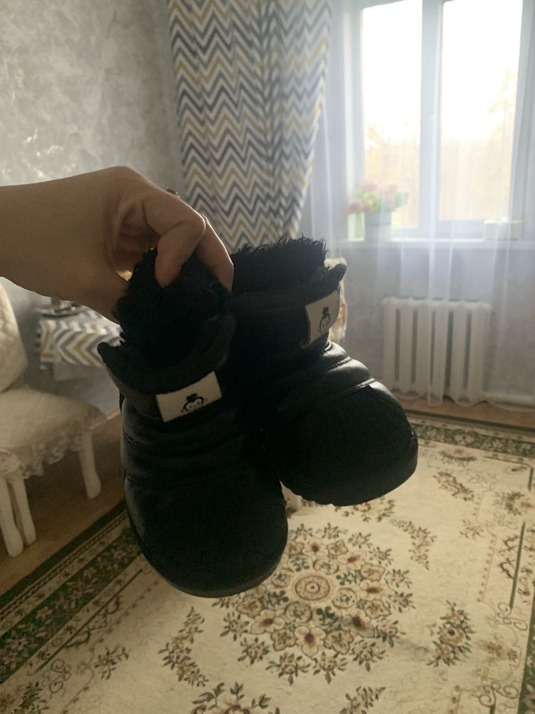 Продам детскую обувь
