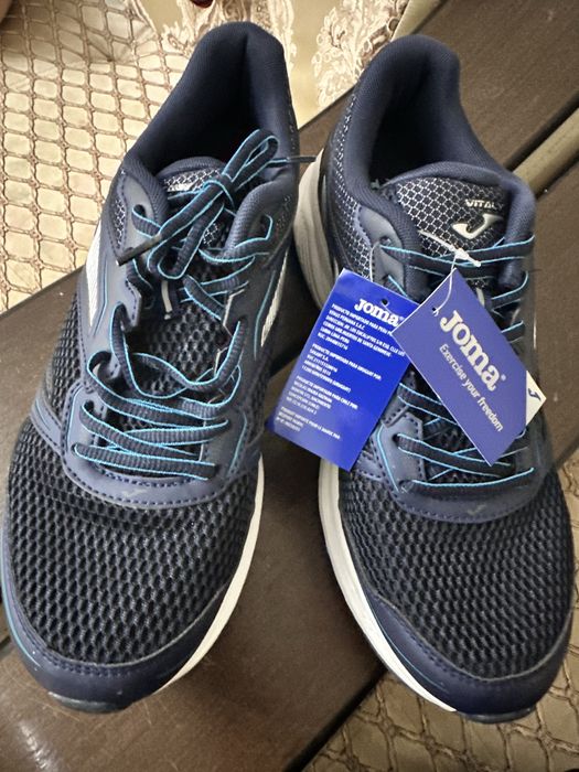 Продаю новые кроссы Joma