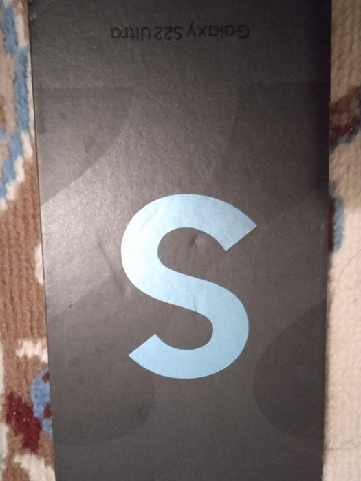 Коробка на Самсунг S22