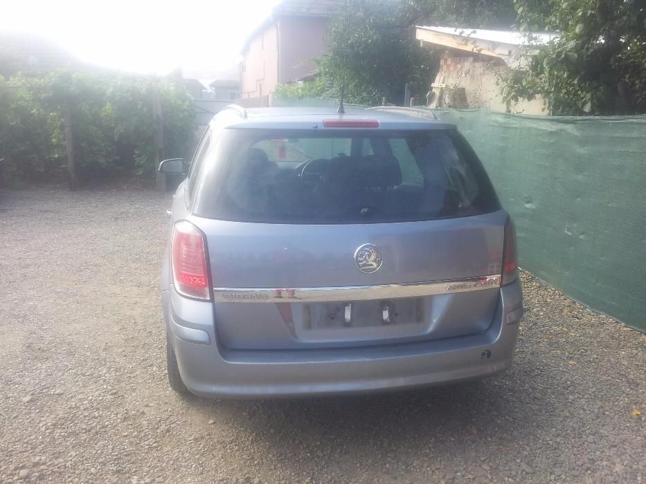 Dezmembrez Piese Opel Astra H din 2005