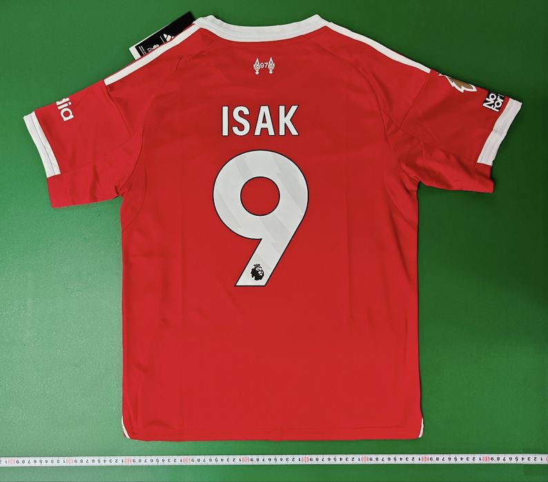 Tricou Isak liverpool
