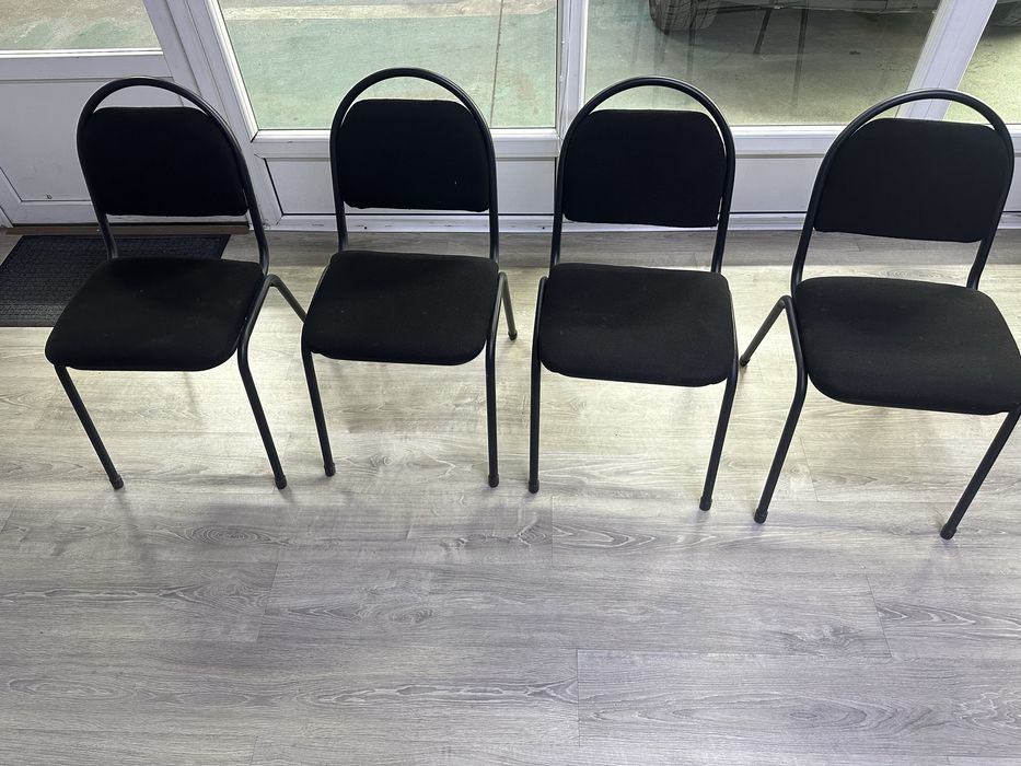 Стулья для офиса 4 штуки . Почти новые