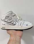 Jordan 1 Mid.