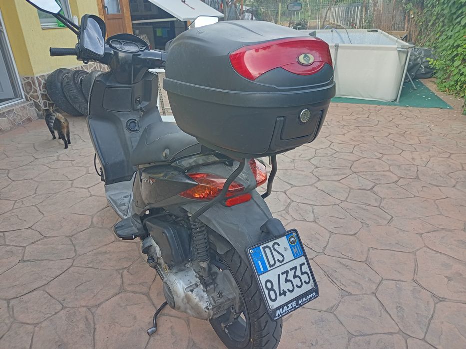 De vânzare scuter Aprilia 125  sport city an 2010