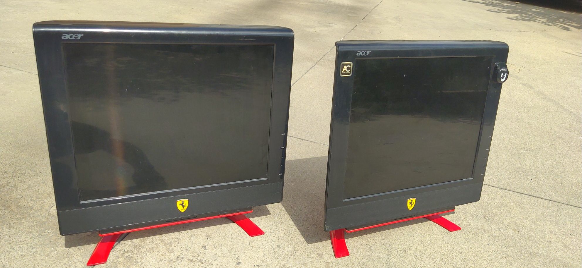 Два монитора Acer Ferrari