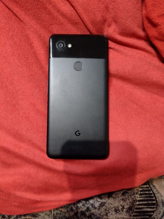 Vand sau schimb cu alt telefon google pixel2 xl fisurat pt piese