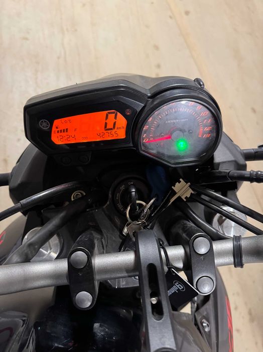 Motocicleta Yamaha XJ6 2011