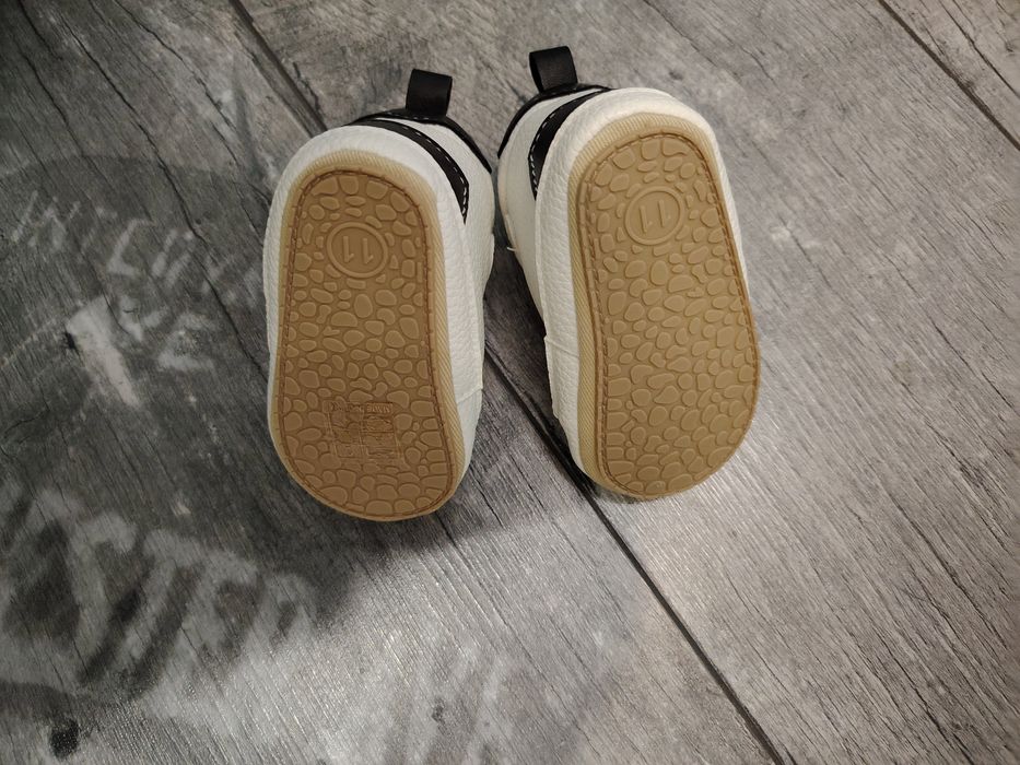 Комплект - порт бебе, възглавница за кърмене,обувчици, везна,аспиратор