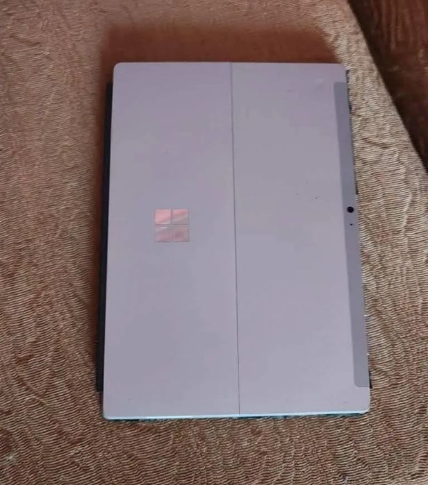 Tabletă cu tastatura