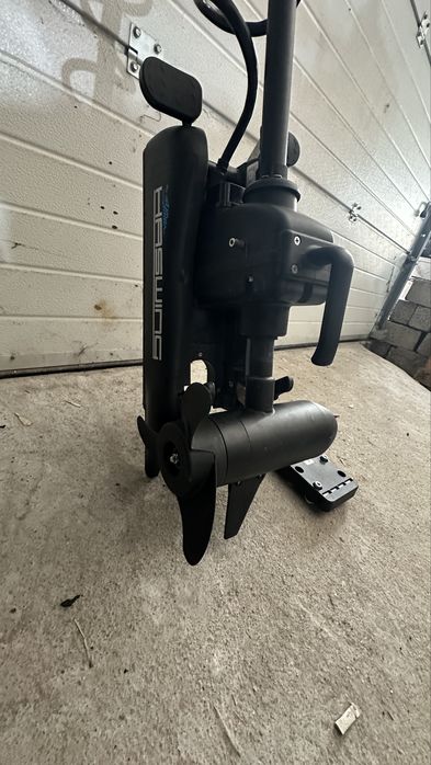 Motor trolling de varf cu functie de ancora