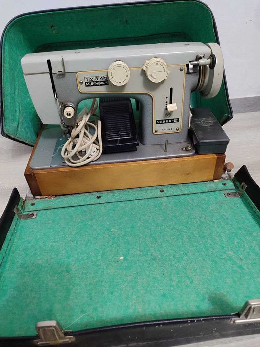 Швейная машинка Чайка