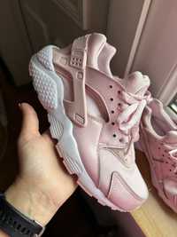 Nike Huarache nr.36,5 potriviti pentru 35