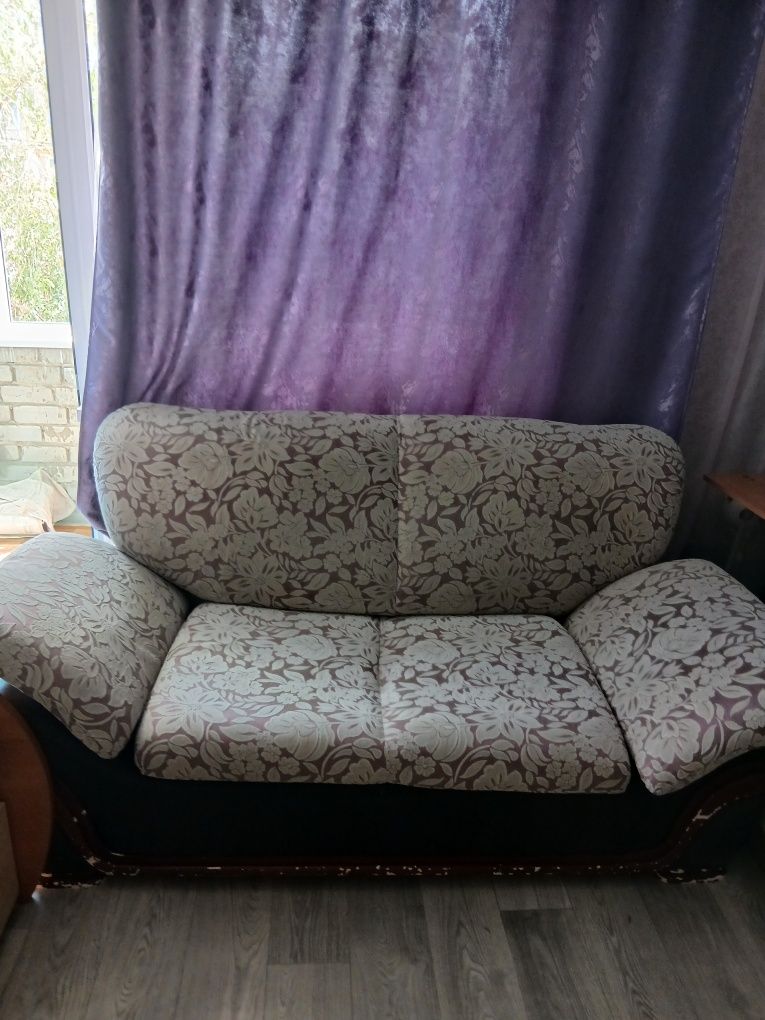 Продам диван , подойдёт для дачи
