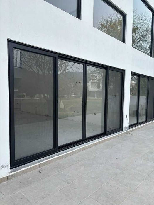 Окна, двери и витражи для офисов и магазинов — B Plast