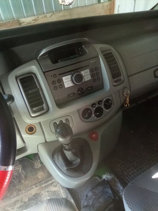 Vând opel vivaro