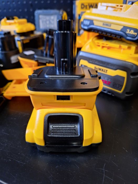 Адаптер Dewalt DCA1820