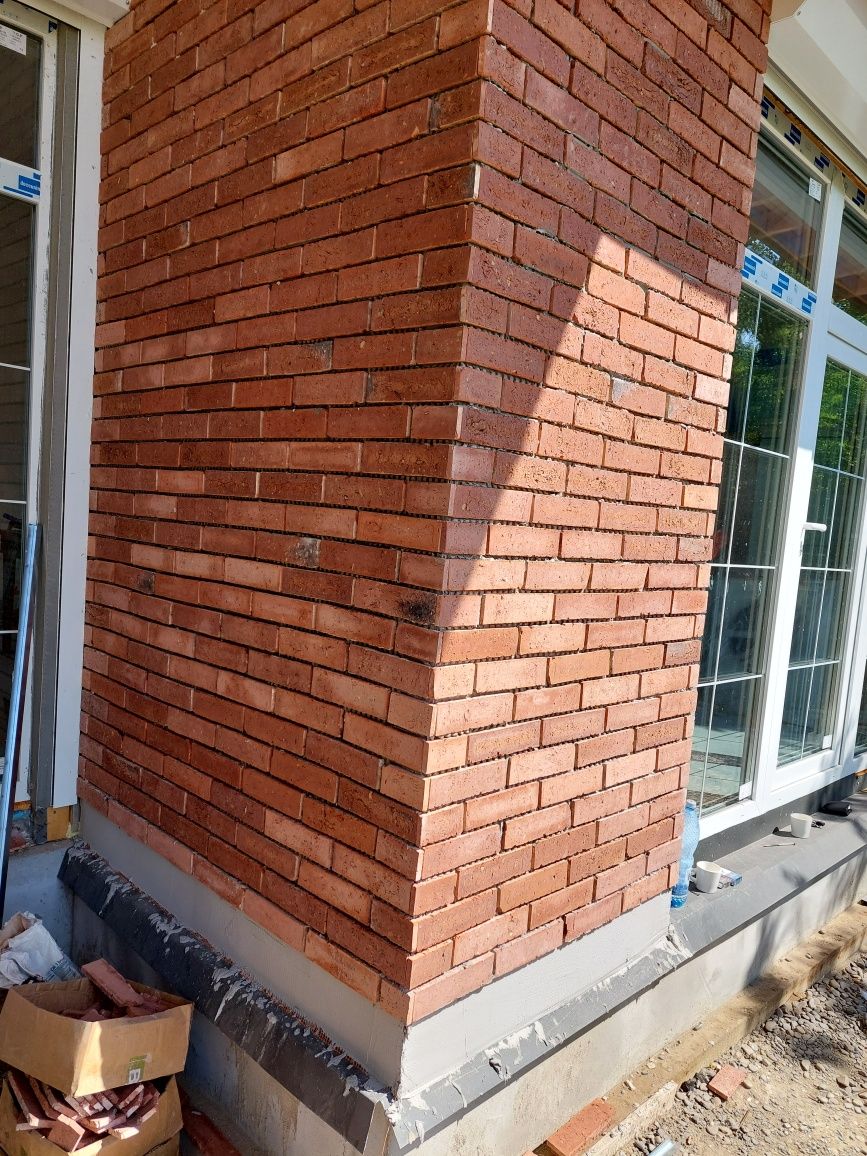 Construcții și amenajări interioare și exterioare