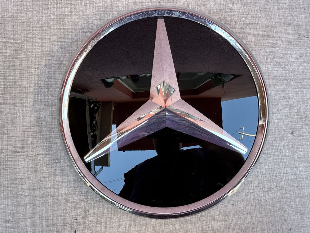 Emblema distronic originala Mercedes GLE GLC GLS A0008880111