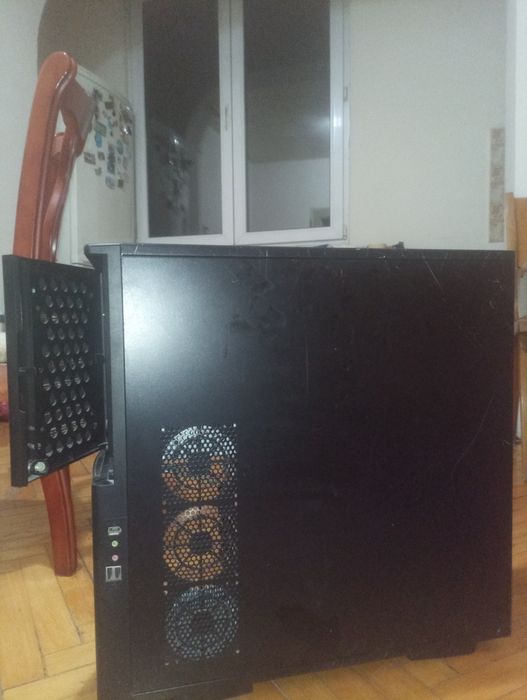 Компютърна кутия/ Сървърна кутия със захранване