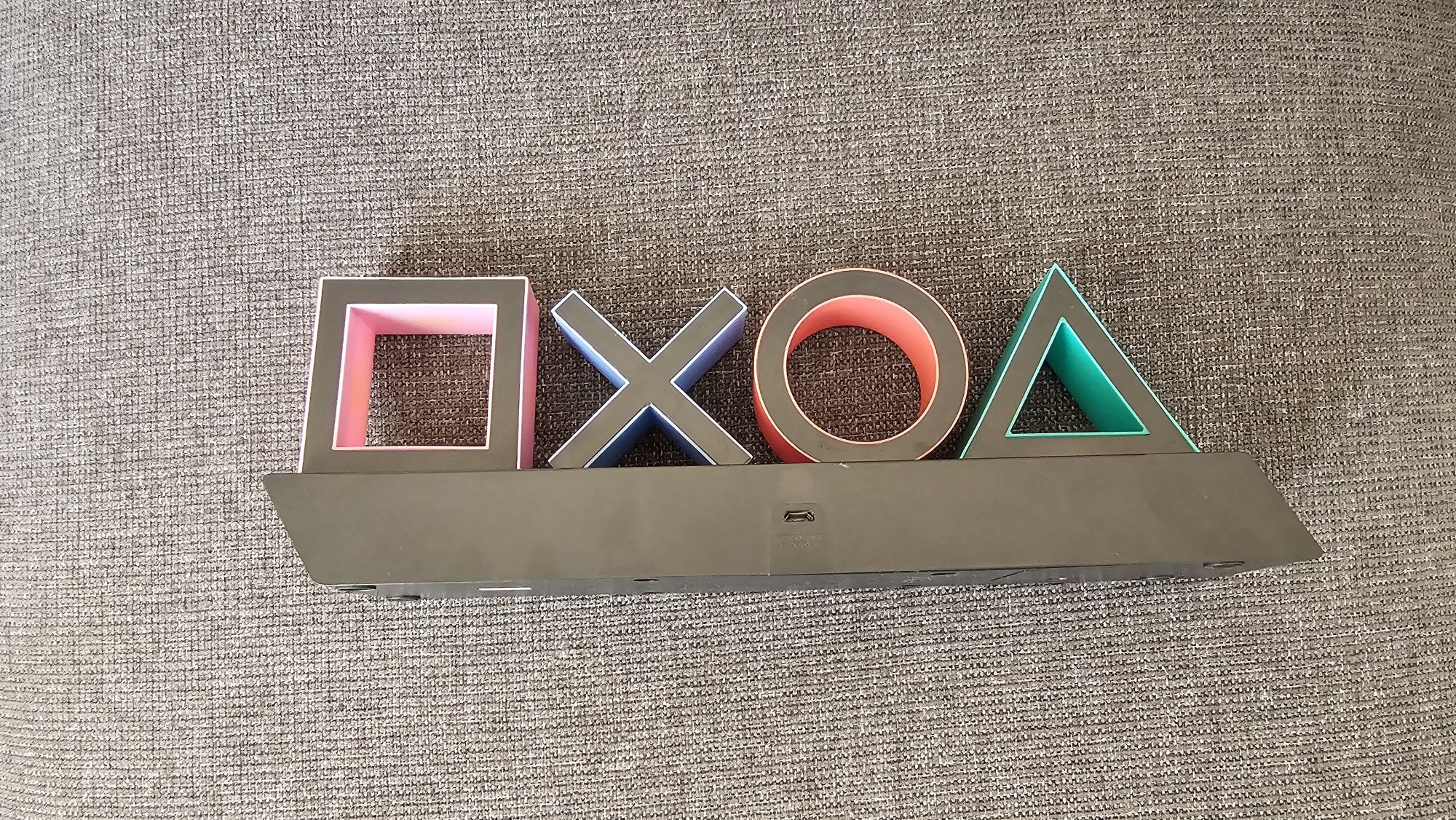 Продавам Playstation лампа.