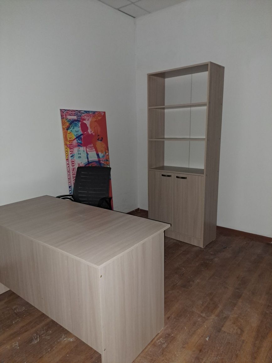 Офисная мебель, стол, шкаф и кресло