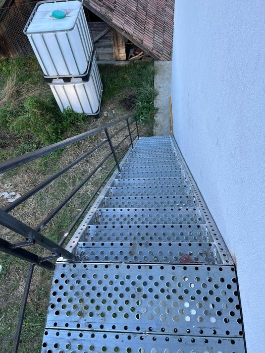 Scări metalice zincate