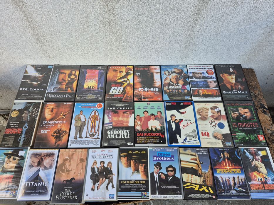 Vând 53 casete video VHS originale colectie de filme din anii 1970-'90