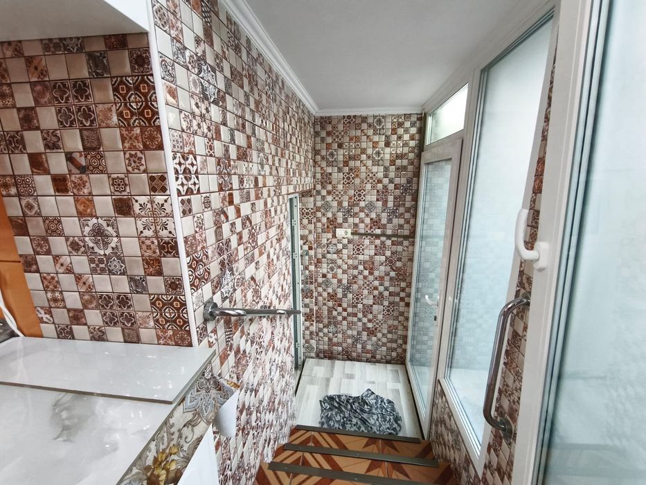 Închiriez garsonieră la curte