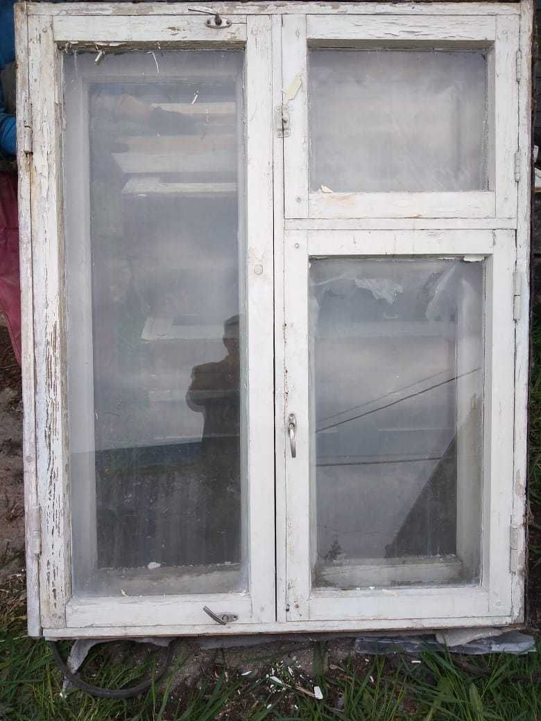 Оконные рамы со стеклом