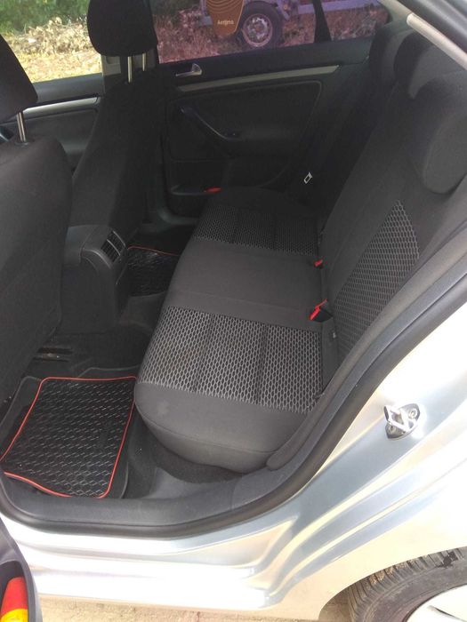 Vând Volkswagen Jetta!