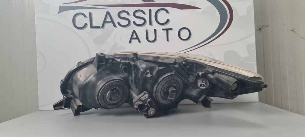 Фар Toyota Corolla 2011г.