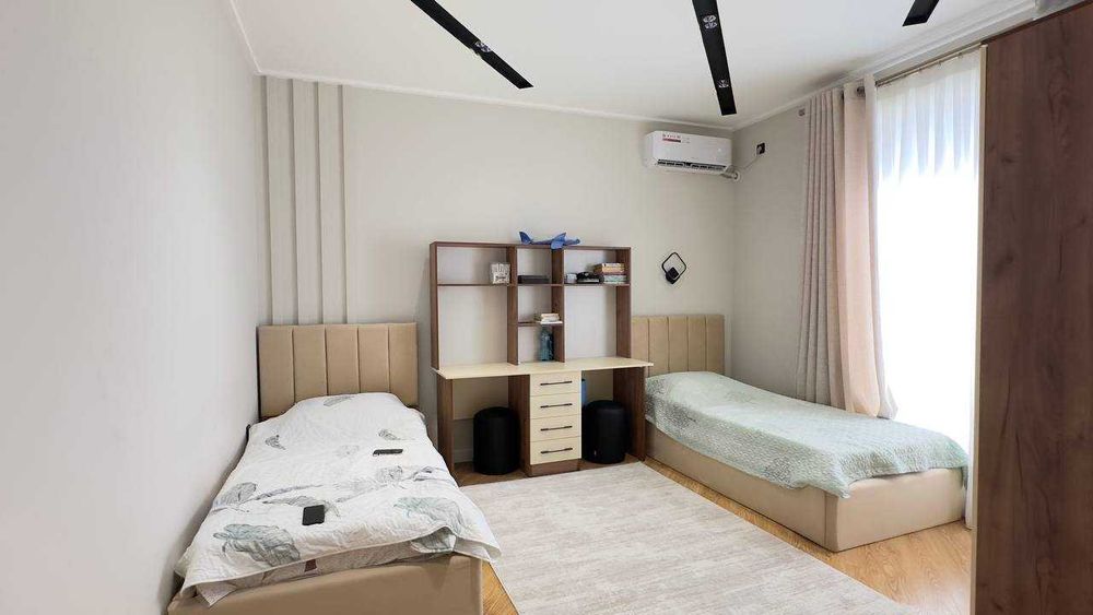 ДОМ
м-в Феруза
ор-р Греческий городок
2.3 сотки
Площадь: 266 м²