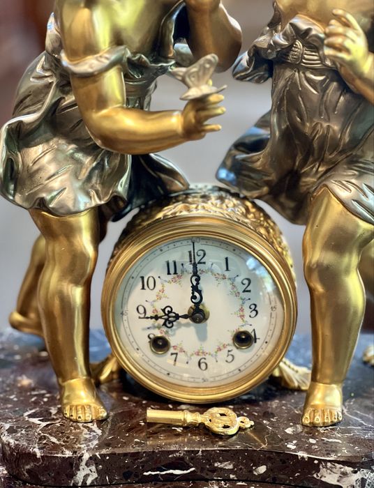 Ceas vechi din Bronz Dore *** vintage / antic / vechi / retro ***