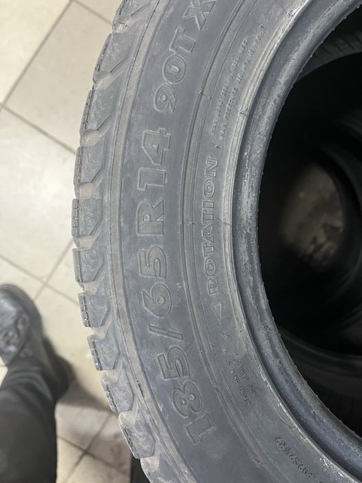 Продам старый комплект шин зимних резин 185/65/R14