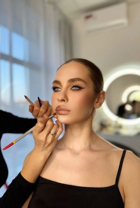 Курсы визажиста+ 2 вида причёсок и локоны в подарок