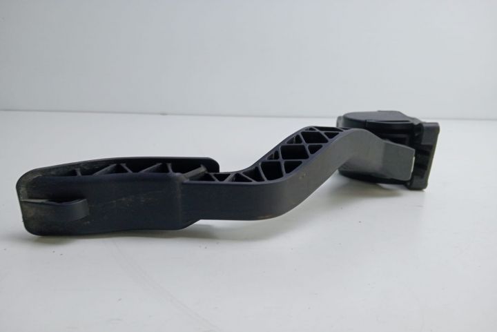 Pedala acceleratie   9680565880 Citroen C4 prima generatie seria