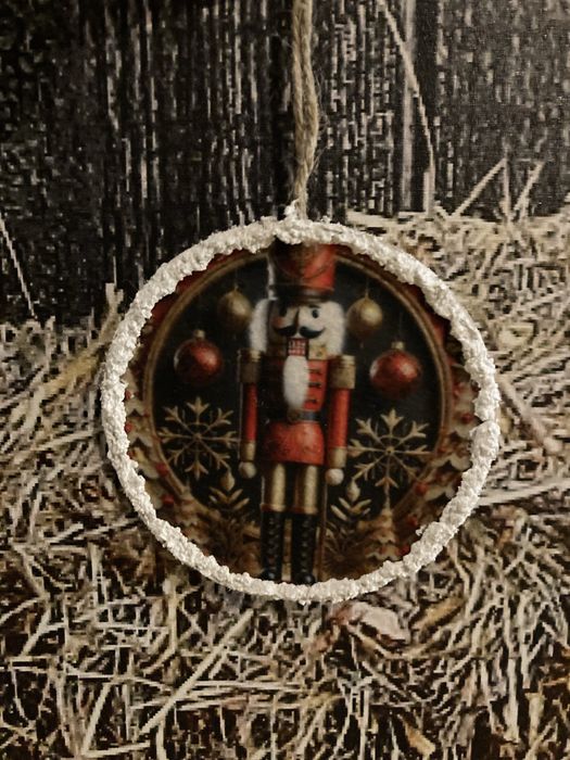 “Altfel” de glob, pe lemn , de 10 cm diametru, deosebit