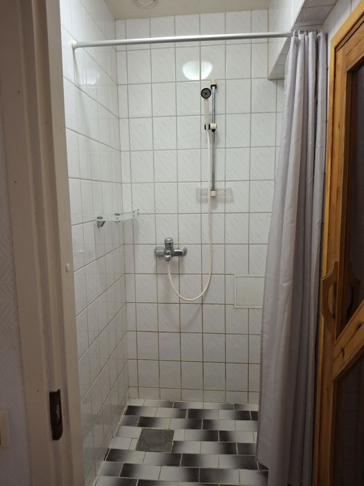 Свою 2-х комнатную квартиру в центре Ташкента (ориентир магазин ЦУМ)