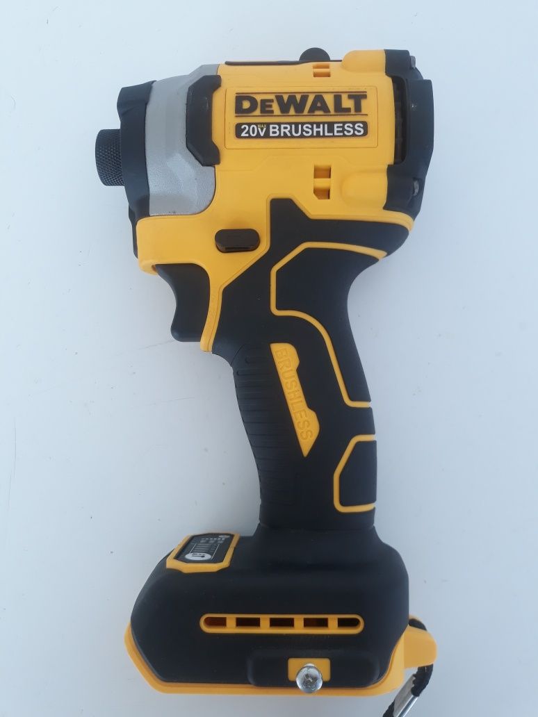 Vând Impact DeWALT 18-20 V