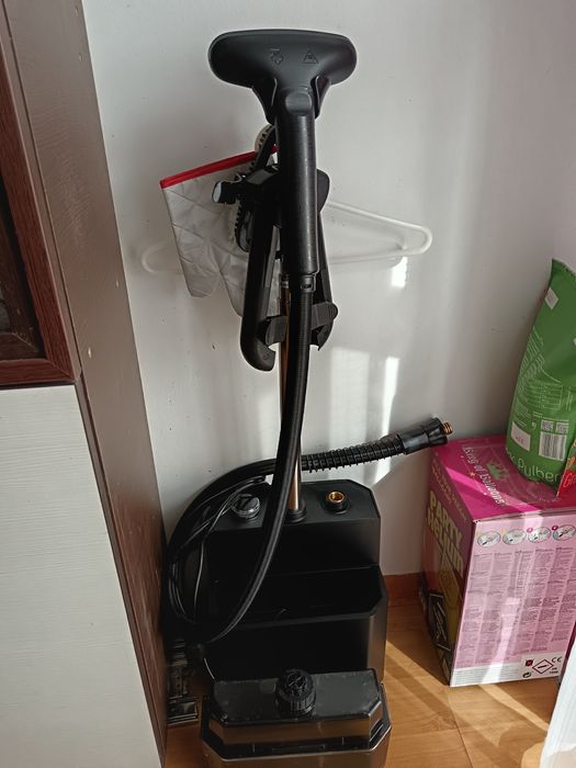 Fier de calcat vertical cu abur