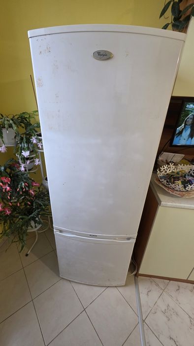 Работещ хладилник Whirlpool