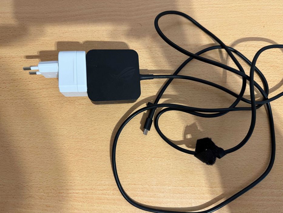 Asus ROG Ally Z1 Extreme + Оригинални аксесоари