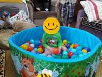 Продам мягкий бассейн с шариками
